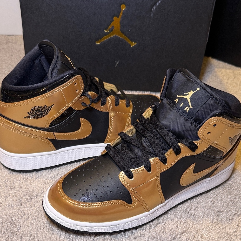 Air Jordan 1 MID SE (GS) Black and Metallic Gold High-Top Sneakers